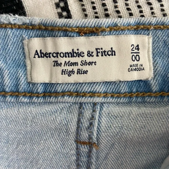 Abercrombie & Fitch The Mom Short High Rise - Picture 3 of 4